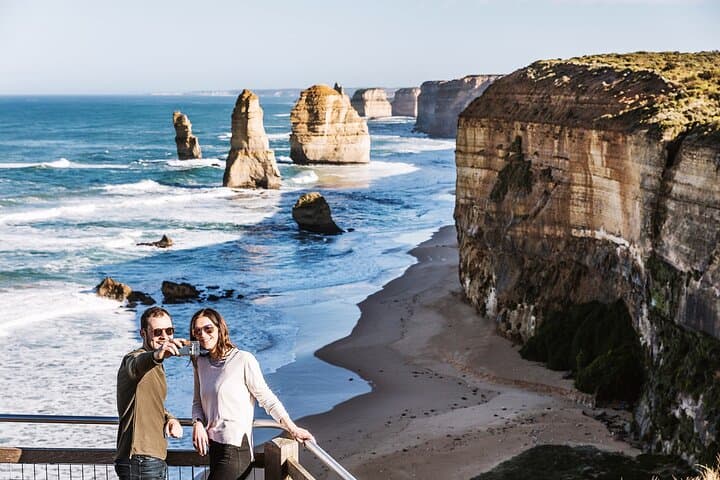 Great Ocean Road Day Tour: Twelve Apostles, Lorne & Apollo Bay Explorer