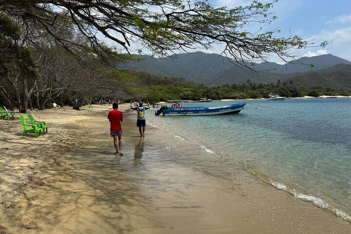 Maritime Adventure to Bahía de Cinto and Playa Cristal in Tayrona National Park photo 4