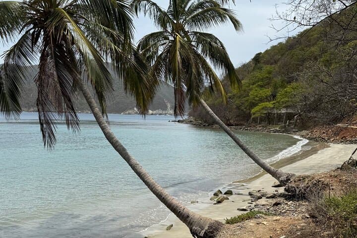 Maritime Adventure to Bahía de Cinto and Playa Cristal in Tayrona National Park photo 5