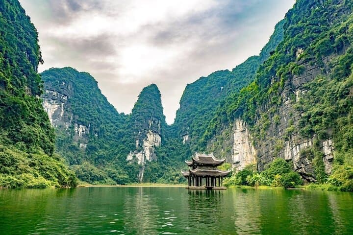 Ninh Binh Full-Day: Tam Coc, Mua Cave & Trang An by Bike and Boat