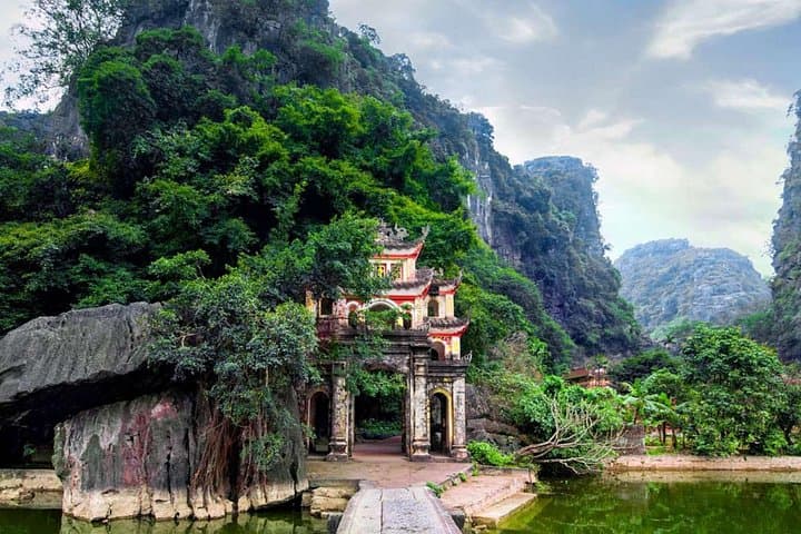 Ninh Binh Day Trip from Hanoi: Hoa Lu, Tam Coc, Trang An & Mua Cave photo 2