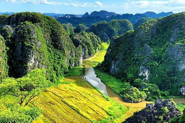 Ninh Binh Day Trip from Hanoi: Hoa Lu, Tam Coc, Trang An & Mua Cave photo 3