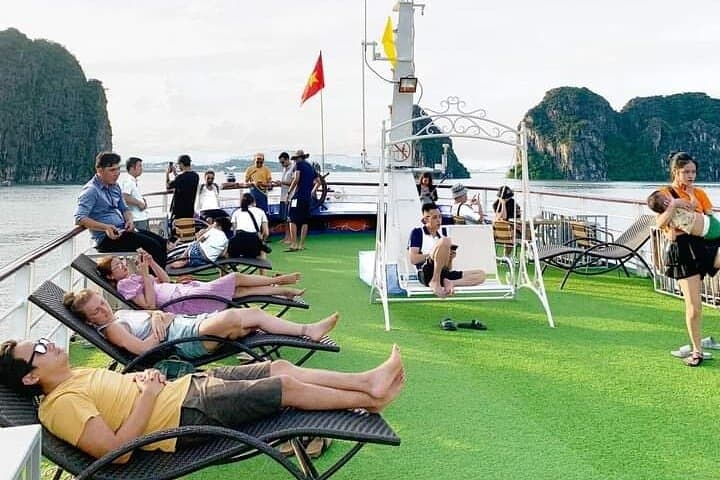 Halong Bay Full-Day Cruise & Kayak Tour from Hanoi photo 3