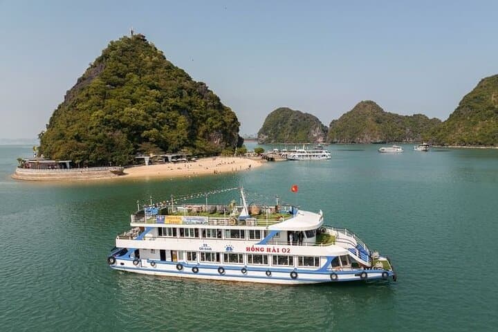 Halong Bay Full-Day Cruise & Kayak Tour from Hanoi