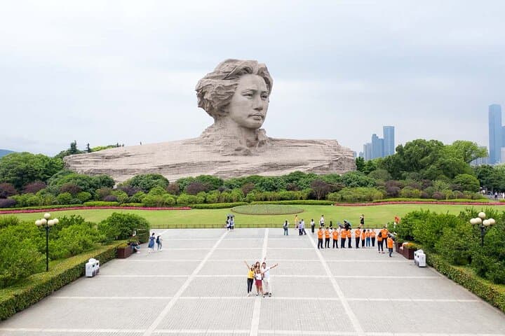 One-Day Changsha Private Tour: Yuelu Mountain, Aiwan Pavilion & Orange Island Highlights