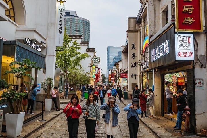 One-Day Changsha Private Tour: Yuelu Mountain, Aiwan Pavilion & Orange Island Highlights photo 4