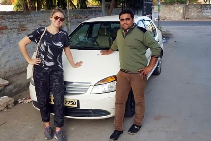 New Delhi Airport to Hotel Private Transfer — Sedan & SUV Shuttle