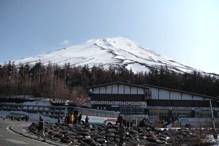 Mt Fuji 5th Station to Kawaguchiko: Day Trip with Oshino Hakkai & Matcha Workshop photo 6