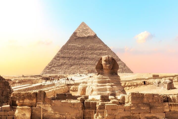Cairo Stopover: Private Pyramids, Sphinx & Egyptian Museum Day Tour
