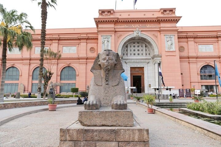 Cairo Stopover: Private Pyramids, Sphinx & Egyptian Museum Day Tour photo 2