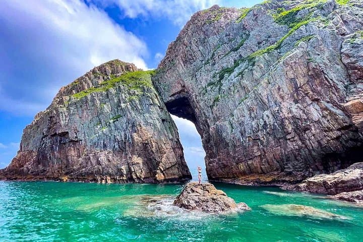 Sai Kung Island Hopping: Four Sea Arches & Volcanic Columns Boat Tour photo 2