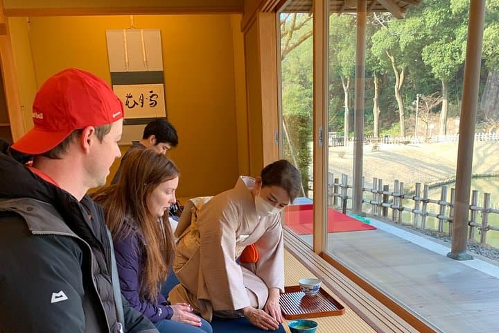 Kanazawa Half-Day E-Bike Tour: Kenrokuen, Geisha District & Castle photo 4