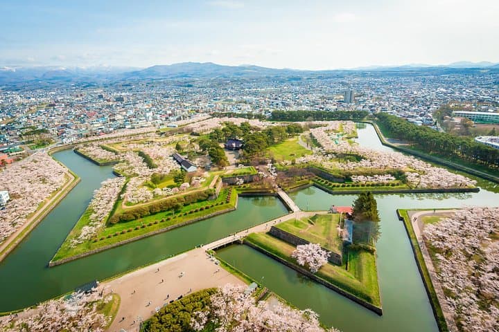 Hakodate Private Custom Full-Day Tour — Goryokaku, Motomachi & Kanemori Guide photo 4