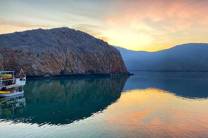 Musandam Dibba Dhow Cruise: Snorkeling, Swimming & Buffet Lunch from Dubai photo 6