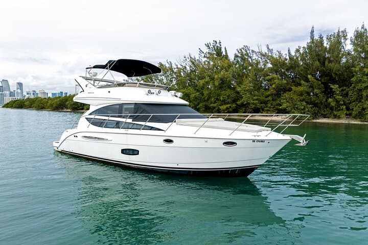 Private Yacht Charter Miami: 2–4 Hour Boat Rental with Water Toys photo 2