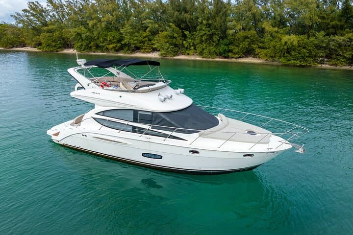 Private Yacht Charter Miami: 2–4 Hour Boat Rental with Water Toys photo 4