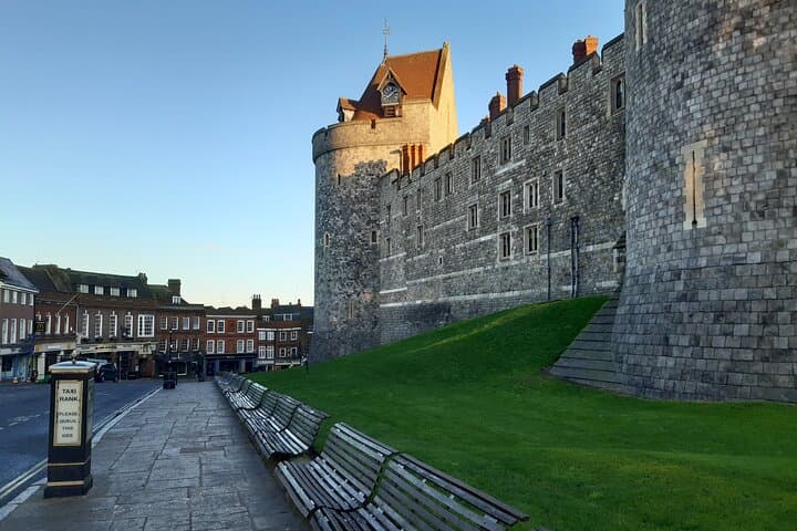 Private Windsor Castle Walking Tour with Accredited Blue Badge Guide photo 3
