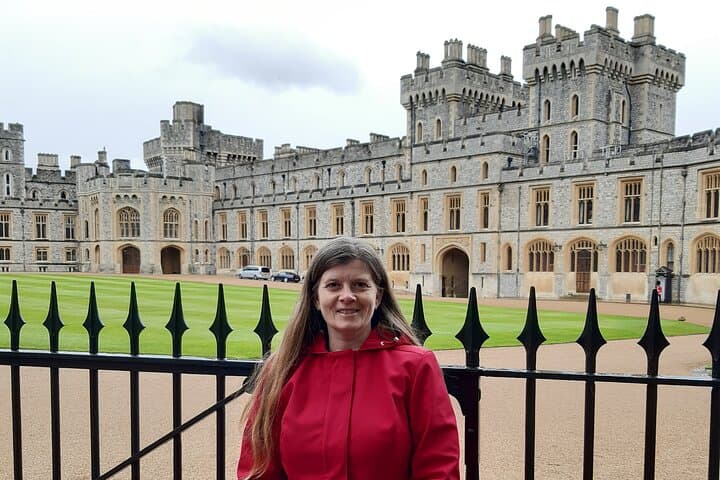 Private Windsor Castle Walking Tour with Accredited Blue Badge Guide photo 4