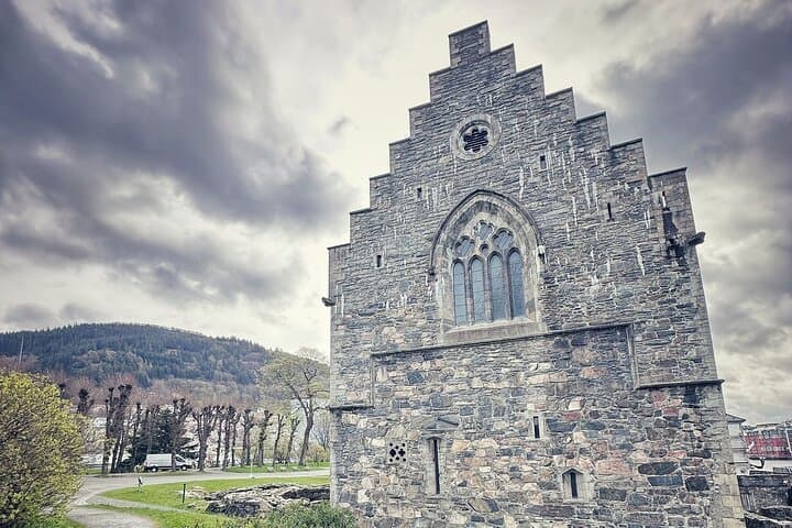 Bergen Twilight Walking Tour: Evening History and Harbor Lights photo 2