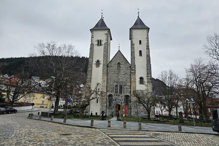 Bergen Twilight Walking Tour: Evening History and Harbor Lights photo 3