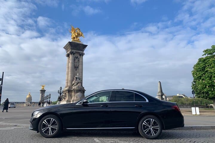 See Paris Your Way: Private Driver Tour to Eiffel, Montmartre & Notre-Dame