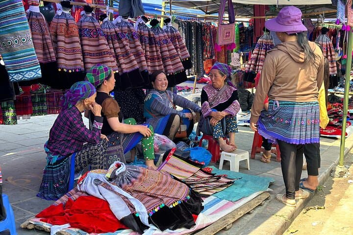 Bac Ha Sunday Market Private Tour: Cultural Market & Hoang A Tuong Palace Day Trip