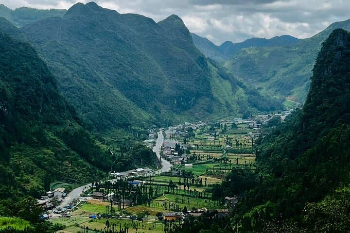 Ha Giang Loop: 3-Day Motorbike Route Through Dong Van & Ma Pi Leng photo 3