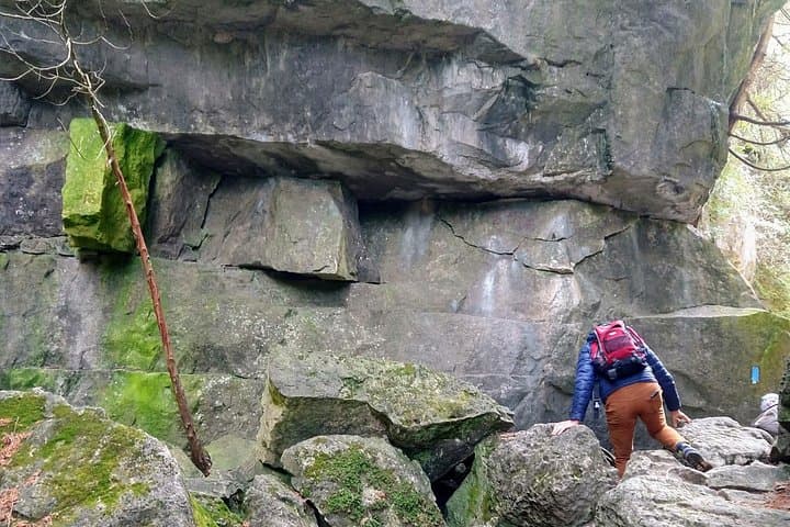 Private Metcalfe Rock & Duncan Caves Hike — Collingwood Blue Mountain Day Tour photo 3
