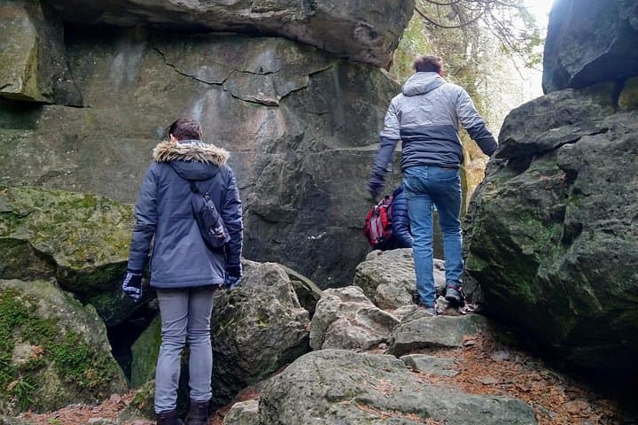 Private Metcalfe Rock & Duncan Caves Hike — Collingwood Blue Mountain Day Tour