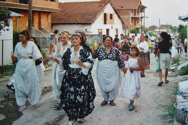 Shutka & Justinian's Aqueduct: Guided Roma Neighborhood Walk with Coffee