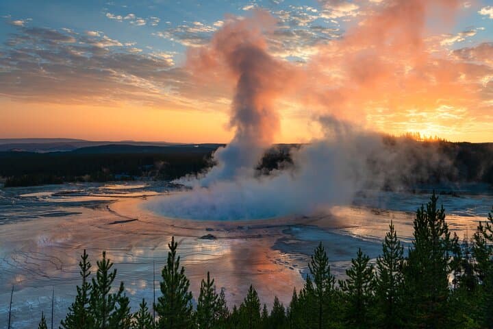 Exploring Yellowstone in a Day: The Ultimate Grand Loop Tour Experience photo 5