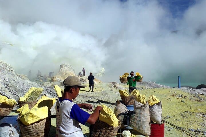 Mount Ijen Blue Fire Midnight Hike: Guided Tour from Banyuwangi photo 6