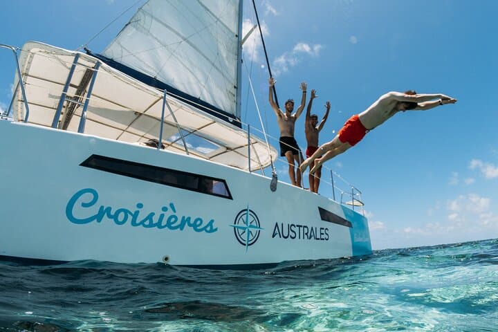 Northeast Mangrove Catamaran Cruise: Snorkel & Ilot Bernache Day Trip photo 3