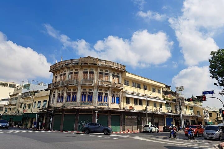 Tailor-Made Private Bangkok Full-Day: Temples, Markets & Local Guide photo 2