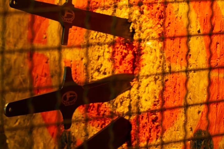 Indoor Axe and Knife Throwing in Würzburg — 85-Minute Coaching Session photo 4