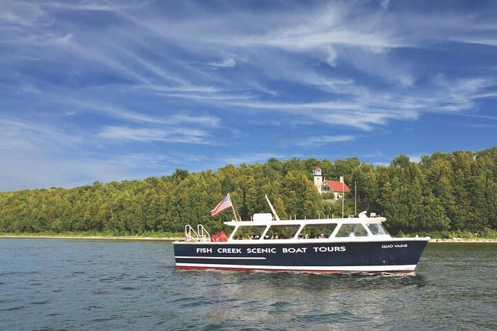 Peninsula Park Caves Scenic Boat Tour: Eagle Bluff Lighthouse & Strawberry Islands Cruise photo 3