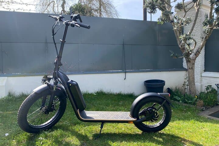 Versailles Electric Scooter Rental — Semi‑Off‑Road Self‑Guided Exploration