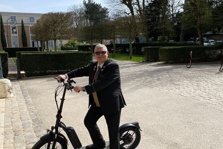Versailles Electric Scooter Rental — Semi‑Off‑Road Self‑Guided Exploration photo 3
