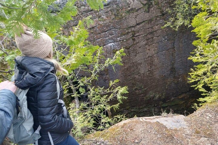 Singhampton Caves Hiking Tour — Private Guided Hike on the Niagara Escarpment