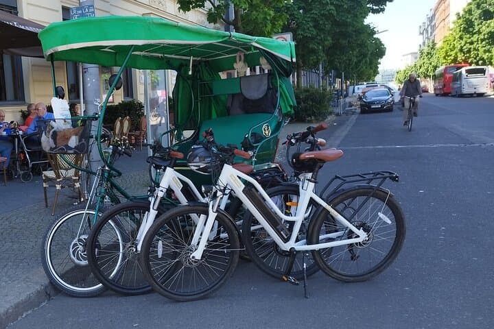 Berlin Mitte Private Bike, E‑Scooter & Rickshaw Tour — 3‑Hour Guided Highlights