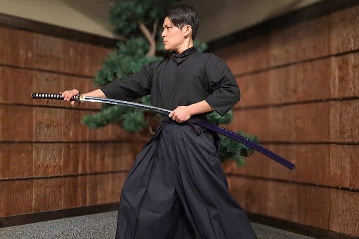 Tokyo Samurai Sword Experience: Hands-On Iaido, Hakama and Museum Tour in Shinjuku photo 4