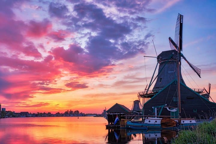 Zaanse Schans & Volendam Private Day Tour: Windmills, Cheese, and Fishing-Village Strolls photo 4