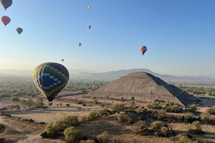 Sunrise Hot Air Balloon Over Teotihuacan: Flight, Buffet Breakfast & Archaeological Visit photo 4