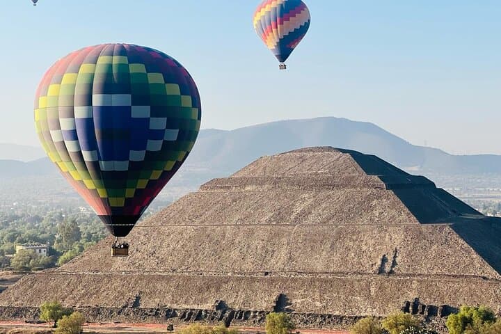 Sunrise Hot Air Balloon Over Teotihuacan: Flight, Buffet Breakfast & Archaeological Visit photo 6