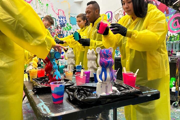 Private Bear Painting Class in Chicago — Fluid Bears Pour Painting Experience photo 2
