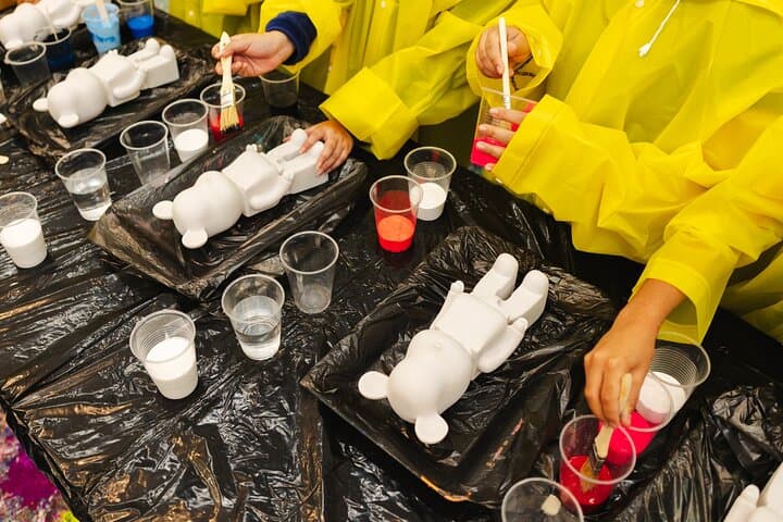 Private Bear Painting Class in Chicago — Fluid Bears Pour Painting Experience photo 3