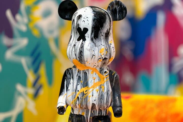 Private Bear Painting Class in Chicago — Fluid Bears Pour Painting Experience photo 6