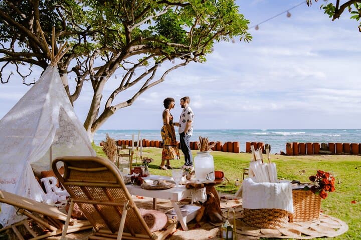 Oahu Luxury Beach Picnic at Kawaikui: Private Sunset Charcuterie Experience