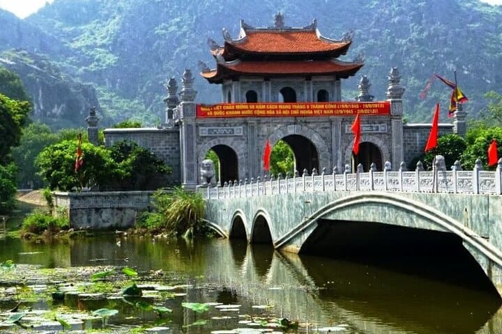 Ninh Binh Full-Day: Tam Coc, Mua Cave & Trang An by Bike and Boat photo 5