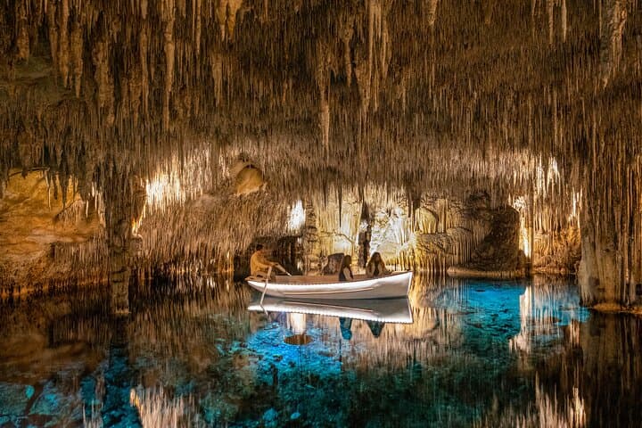 Inside Mallorcas Caves of Drach: Lake Martel Boat Concert and Guided Tour